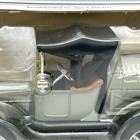 ERTL Ford Runabout 1918 Agway 1/25 Scale Barrel Truck Bank Die Cast Metal 1991 - Picture 4 of 14